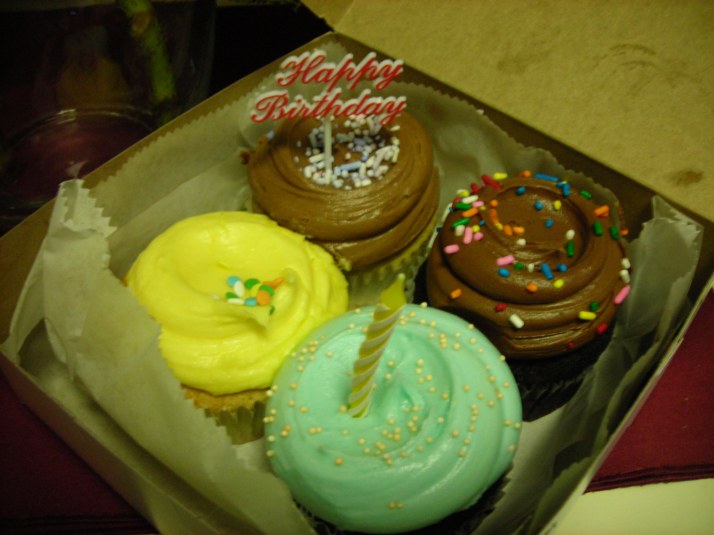 this is what I call Breakfast! cupcakes or donuts...