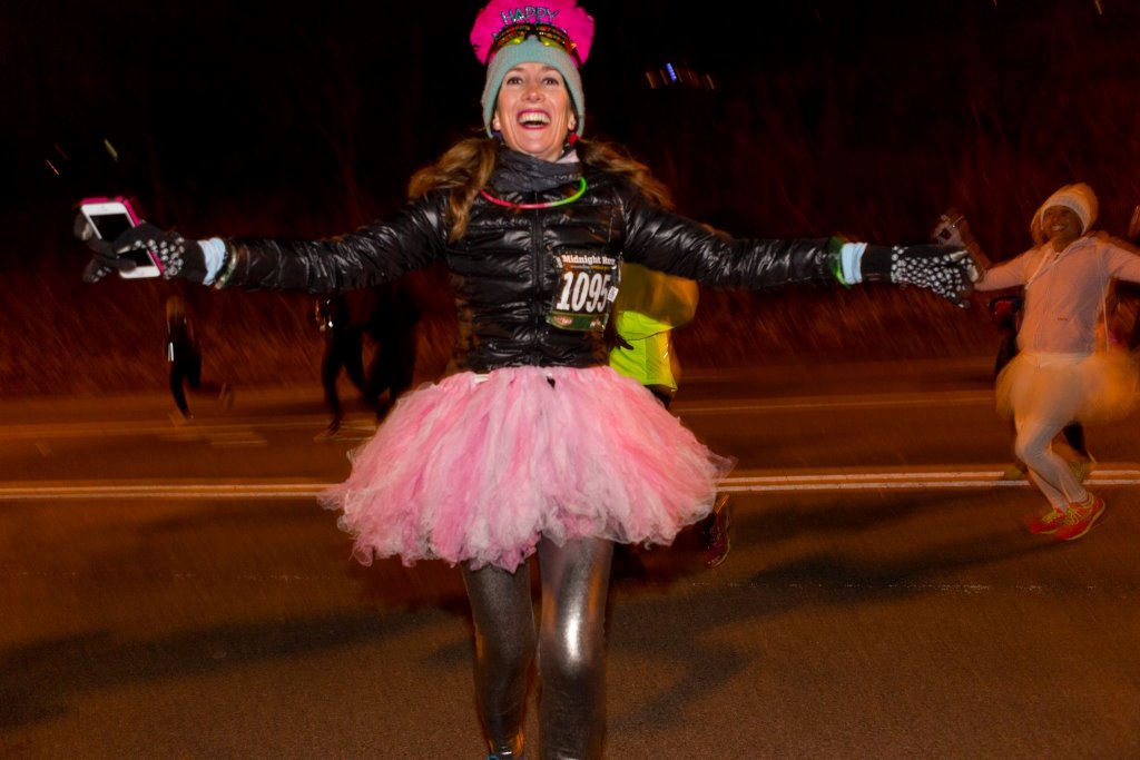 emerald nuts nyrr midnight run central park 2014 (6)