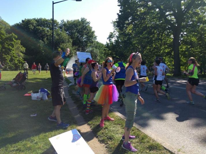 cheering Front Runners Pride Run NYrr (4)